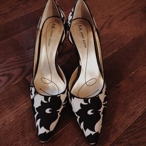 Anne Klein black & white floral pumps 🖤